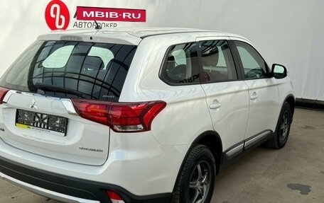 Mitsubishi Outlander III рестайлинг 3, 2016 год, 1 999 900 рублей, 5 фотография