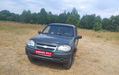 Chevrolet Niva I рестайлинг, 2013 год, 550 500 рублей, 2 фотография