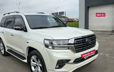 Toyota Land Cruiser 200, 2018 год, 7 999 000 рублей, 3 фотография