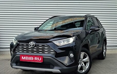 Toyota RAV4, 2021 год, 3 933 000 рублей, 2 фотография