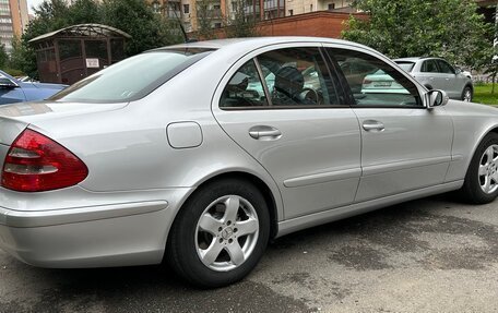 Mercedes-Benz E-Класс, 2004 год, 950 000 рублей, 3 фотография