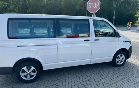 Volkswagen Transporter T6 рестайлинг, 2020 год, 3 880 000 рублей, 2 фотография