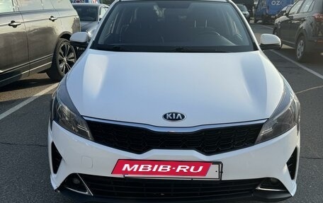 KIA Rio IV, 2021 год, 1 750 000 рублей, 2 фотография