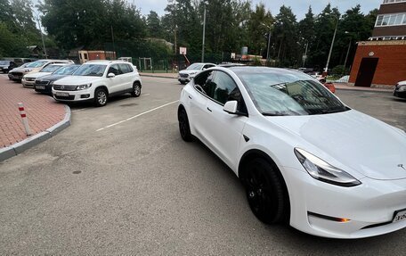 Tesla Model Y I, 2021 год, 4 200 000 рублей, 2 фотография