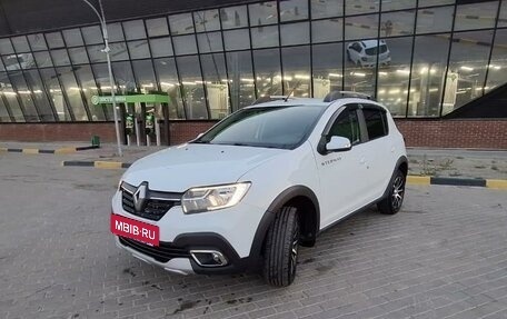 Renault Sandero II рестайлинг, 2020 год, 1 710 000 рублей, 2 фотография