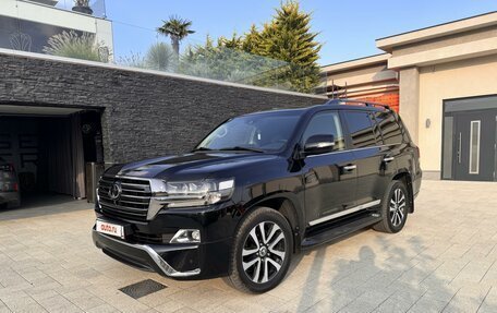 Toyota Land Cruiser 200, 2017 год, 7 650 000 рублей, 2 фотография