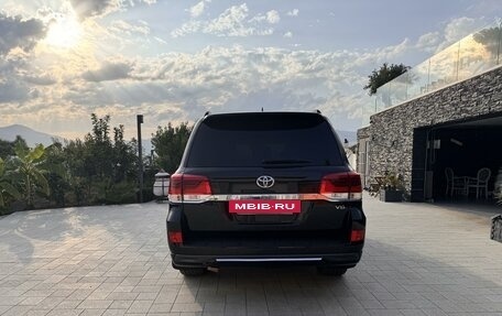 Toyota Land Cruiser 200, 2017 год, 7 650 000 рублей, 4 фотография