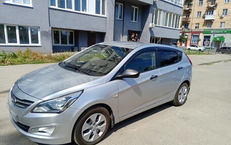 Hyundai Solaris II рестайлинг, 2015 год, 1 350 000 рублей, 3 фотография