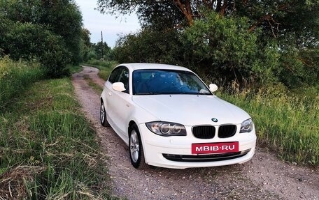 BMW 1 серия, 2011 год, 900 000 рублей, 2 фотография