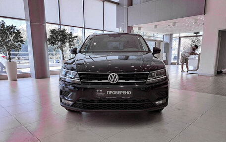 Volkswagen Tiguan II, 2018 год, 2 400 000 рублей, 2 фотография