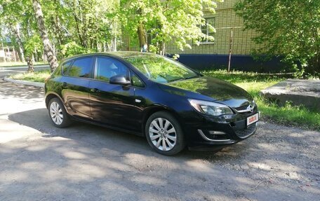 Opel Astra J, 2013 год, 940 000 рублей, 2 фотография