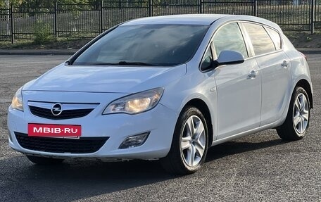 Opel Astra J, 2011 год, 710 000 рублей, 2 фотография