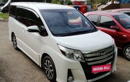 Toyota Noah III, 2016 год, 1 979 000 рублей, 2 фотография