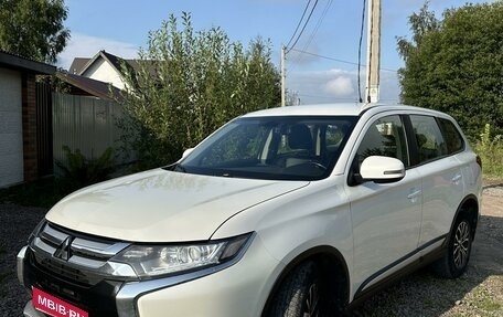 Mitsubishi Outlander III рестайлинг 3, 2017 год, 1 620 000 рублей, 1 фотография