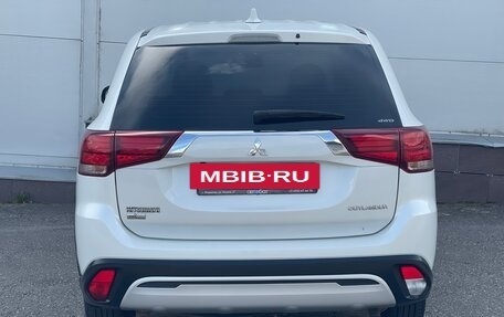 Mitsubishi Outlander III рестайлинг 3, 2019 год, 2 177 000 рублей, 5 фотография