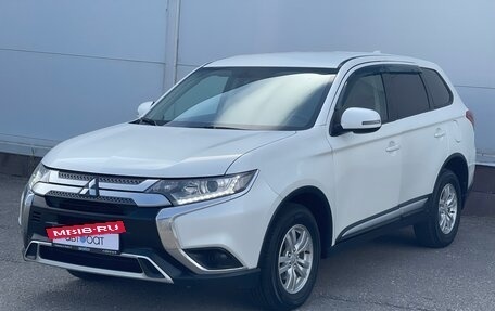 Mitsubishi Outlander III рестайлинг 3, 2019 год, 2 177 000 рублей, 3 фотография