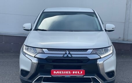 Mitsubishi Outlander III рестайлинг 3, 2019 год, 2 177 000 рублей, 2 фотография