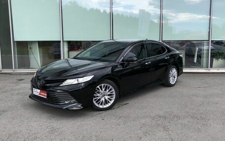 Toyota Camry, 2019 год, 3 080 000 рублей, 2 фотография