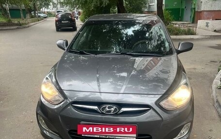 Hyundai Solaris II рестайлинг, 2011 год, 900 000 рублей, 2 фотография