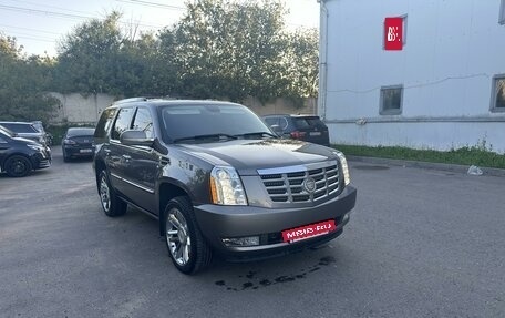 Cadillac Escalade III, 2011 год, 2 400 000 рублей, 1 фотография