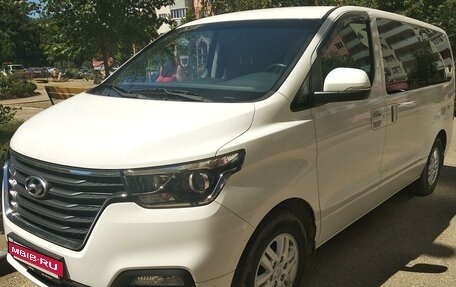 Hyundai H-1 II рестайлинг, 2018 год, 3 590 000 рублей, 2 фотография