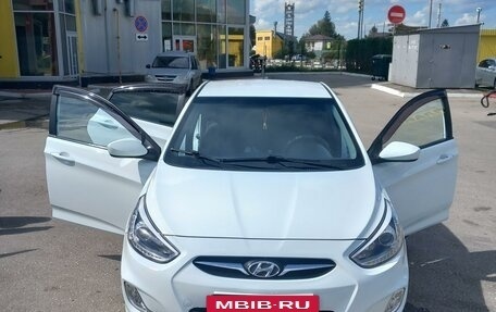 Hyundai Solaris II рестайлинг, 2014 год, 1 500 000 рублей, 3 фотография