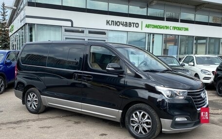 Hyundai H-1 II рестайлинг, 2018 год, 3 120 000 рублей, 3 фотография