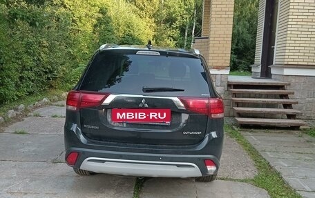 Mitsubishi Outlander III рестайлинг 3, 2018 год, 2 200 000 рублей, 5 фотография