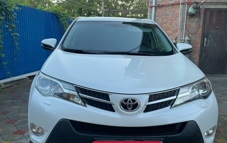 Toyota RAV4, 2015 год, 2 200 000 рублей, 4 фотография