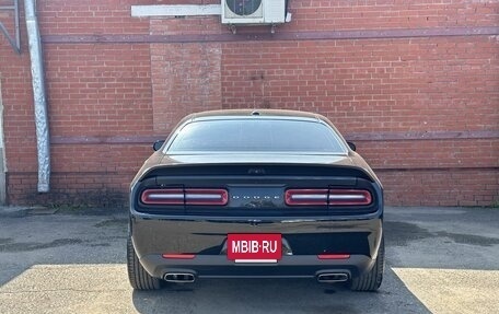 Dodge Challenger III рестайлинг 2, 2021 год, 3 599 000 рублей, 5 фотография