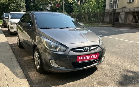 Hyundai Solaris II рестайлинг, 2011 год, 800 000 рублей, 2 фотография