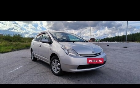 Toyota Prius, 2011 год, 980 000 рублей, 2 фотография