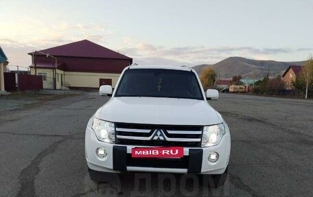 Mitsubishi Pajero IV, 2011 год, 2 350 000 рублей, 2 фотография