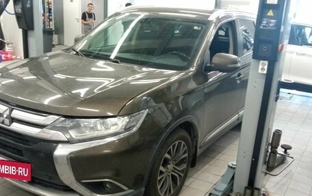 Mitsubishi Outlander III рестайлинг 3, 2018 год, 1 850 000 рублей, 2 фотография