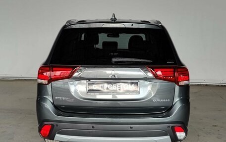 Mitsubishi Outlander III рестайлинг 3, 2018 год, 2 750 000 рублей, 6 фотография