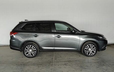 Mitsubishi Outlander III рестайлинг 3, 2018 год, 2 750 000 рублей, 4 фотография