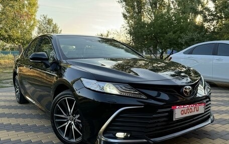 Toyota Camry, 2021 год, 3 700 000 рублей, 2 фотография