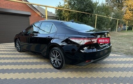 Toyota Camry, 2021 год, 3 700 000 рублей, 4 фотография