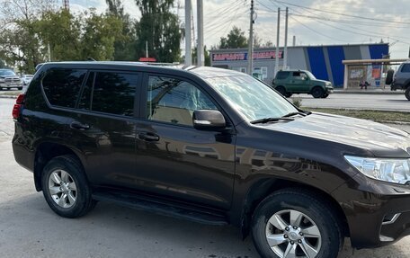 Toyota Land Cruiser Prado 150 рестайлинг 2, 2018 год, 4 000 000 рублей, 2 фотография