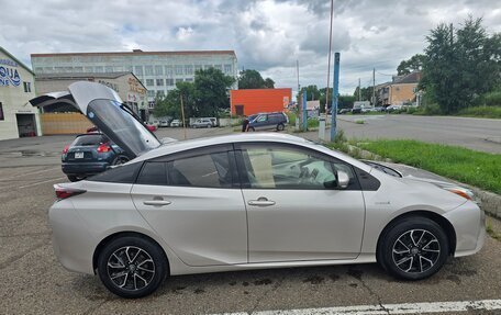 Toyota Prius IV XW50, 2016 год, 2 000 000 рублей, 4 фотография