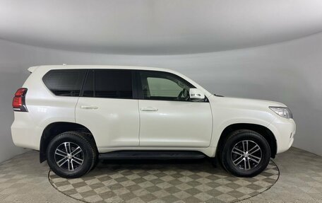 Toyota Land Cruiser Prado 150 рестайлинг 2, 2019 год, 4 930 000 рублей, 4 фотография