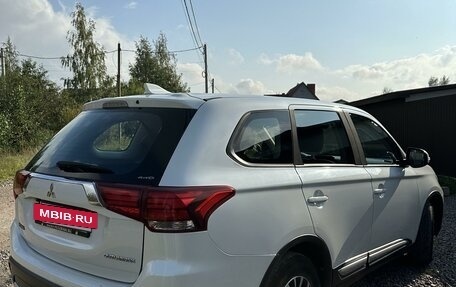 Mitsubishi Outlander III рестайлинг 3, 2017 год, 1 620 000 рублей, 8 фотография