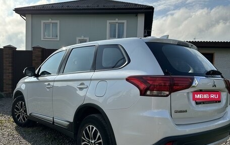 Mitsubishi Outlander III рестайлинг 3, 2017 год, 1 620 000 рублей, 12 фотография