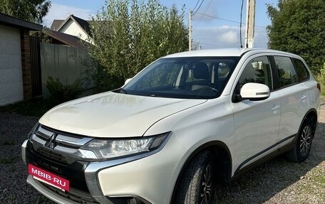 Mitsubishi Outlander III рестайлинг 3, 2017 год, 1 620 000 рублей, 7 фотография