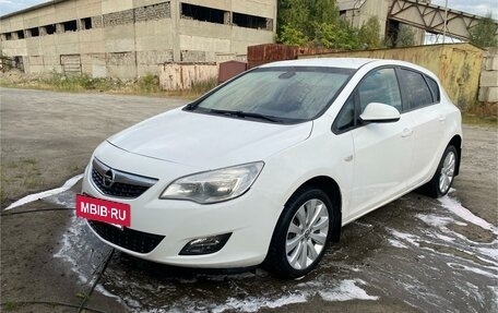 Opel Astra J, 2011 год, 555 000 рублей, 2 фотография