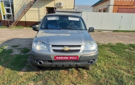 Chevrolet Niva I рестайлинг, 2016 год, 865 000 рублей, 3 фотография