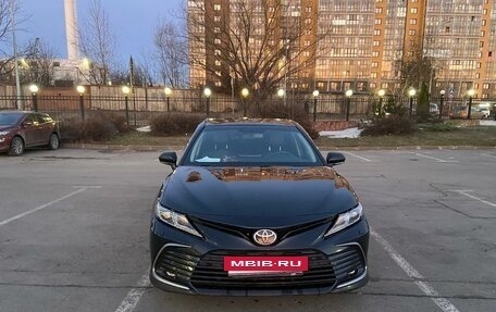 Toyota Camry, 2021 год, 3 150 000 рублей, 2 фотография