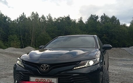 Toyota Camry, 2018 год, 2 750 000 рублей, 2 фотография