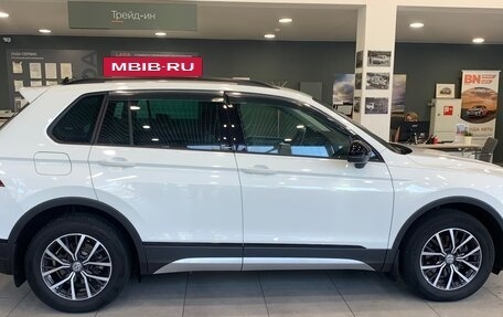 Volkswagen Tiguan II, 2019 год, 2 300 000 рублей, 2 фотография