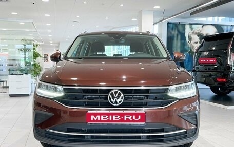 Volkswagen Tiguan II, 2021 год, 3 499 000 рублей, 2 фотография